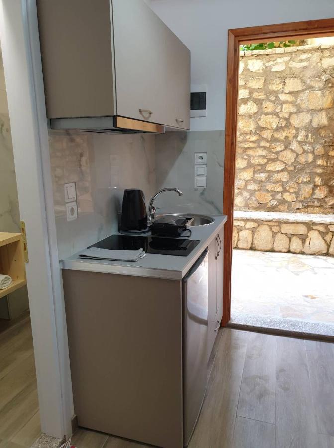 Llazari Aparthotel Himare