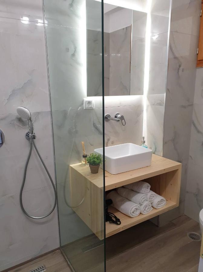 Aparthotel Llazari Himare