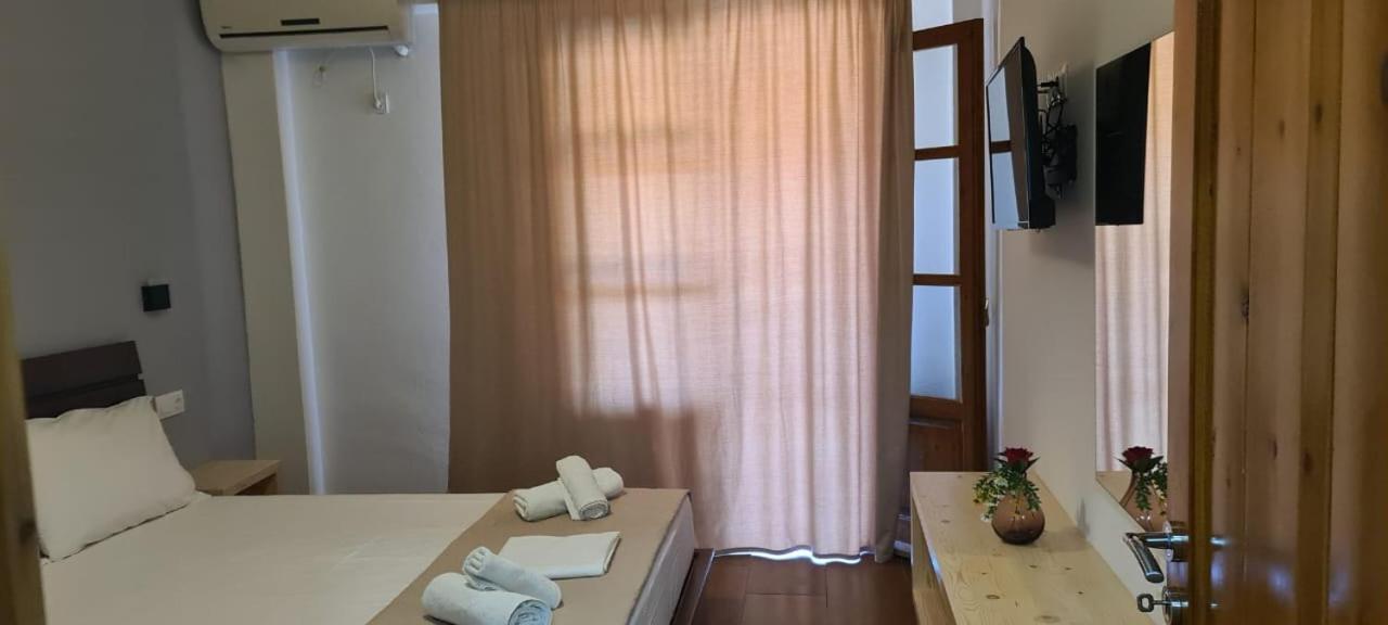 Aparthotel Llazari 3*