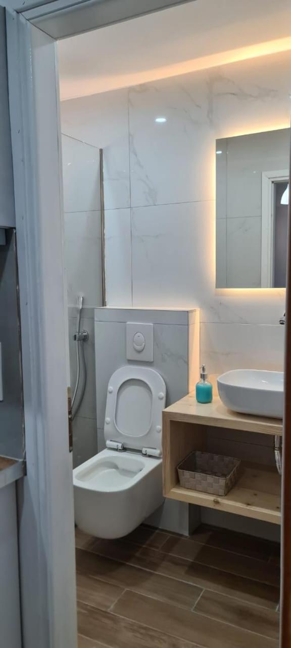 Llazari Aparthotel Himare