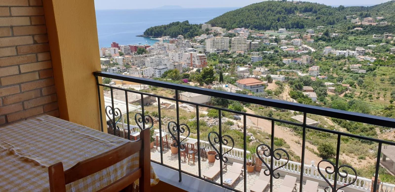 Aparthotel Llazari
