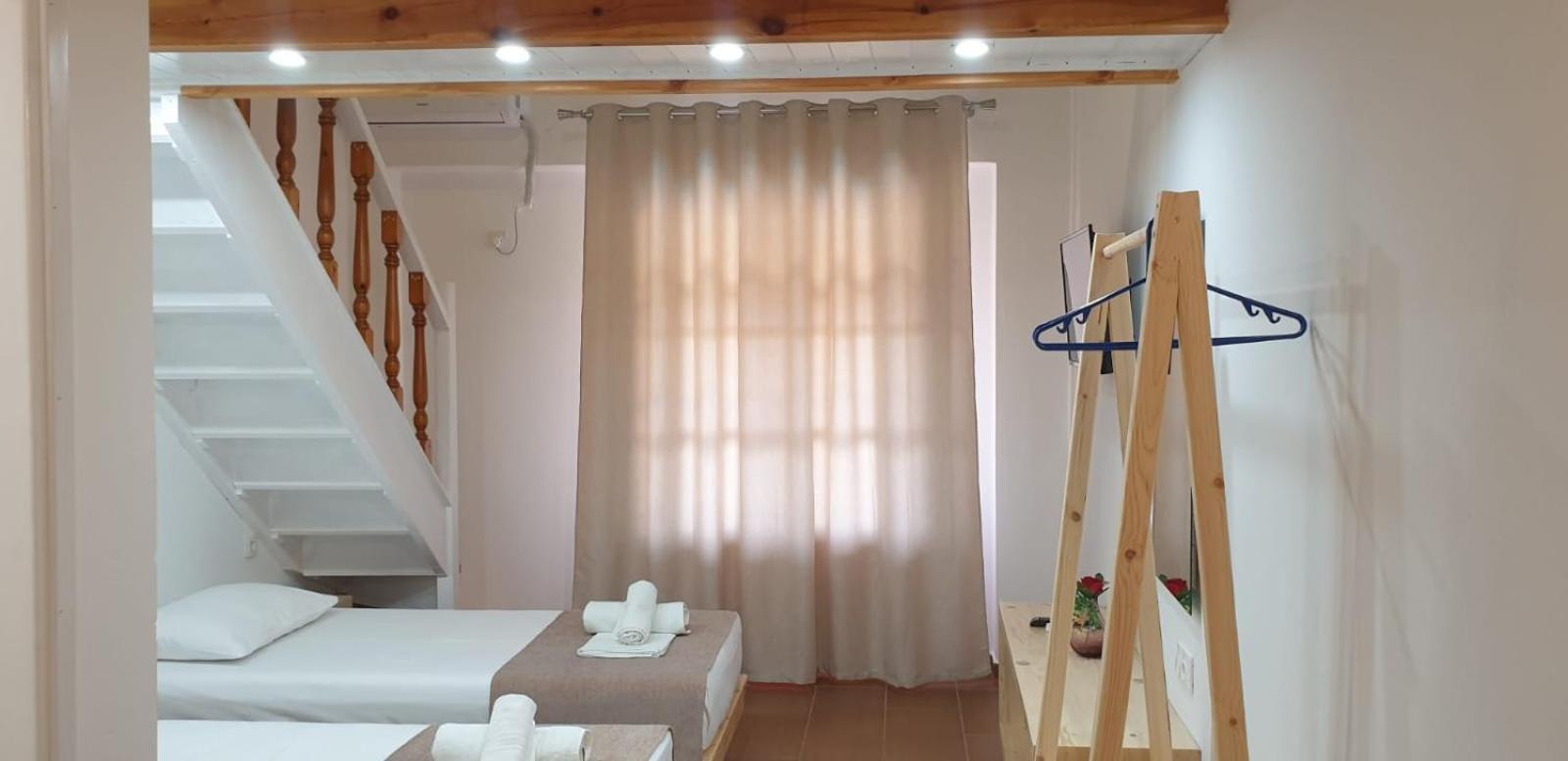 Llazari 3* Himare