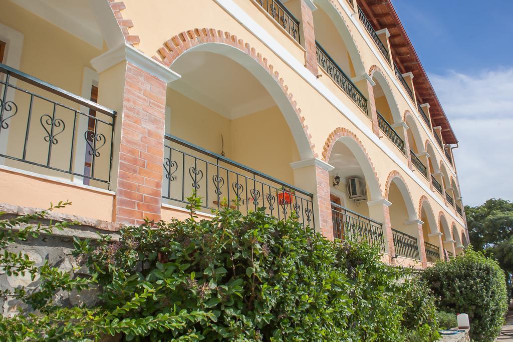 Llazari 3* Himara